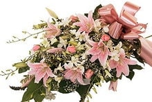 Ankara Bat�kent Ostim �i�ek�i firmam�zdan kazablanka ve taze gerbera k�r �i�ekleri demeti