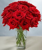 Ankara Bat�kent �i�ek yolla firma �r�n�m�z cam vazoda 12 adet k�rm�z� g�l Ankara �i�ek g�nder firmas� �ahane �r�n�m�z 